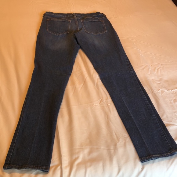 Women’s size 6 Long old navy mid-rise blue jeans - Picture 9 of 10
